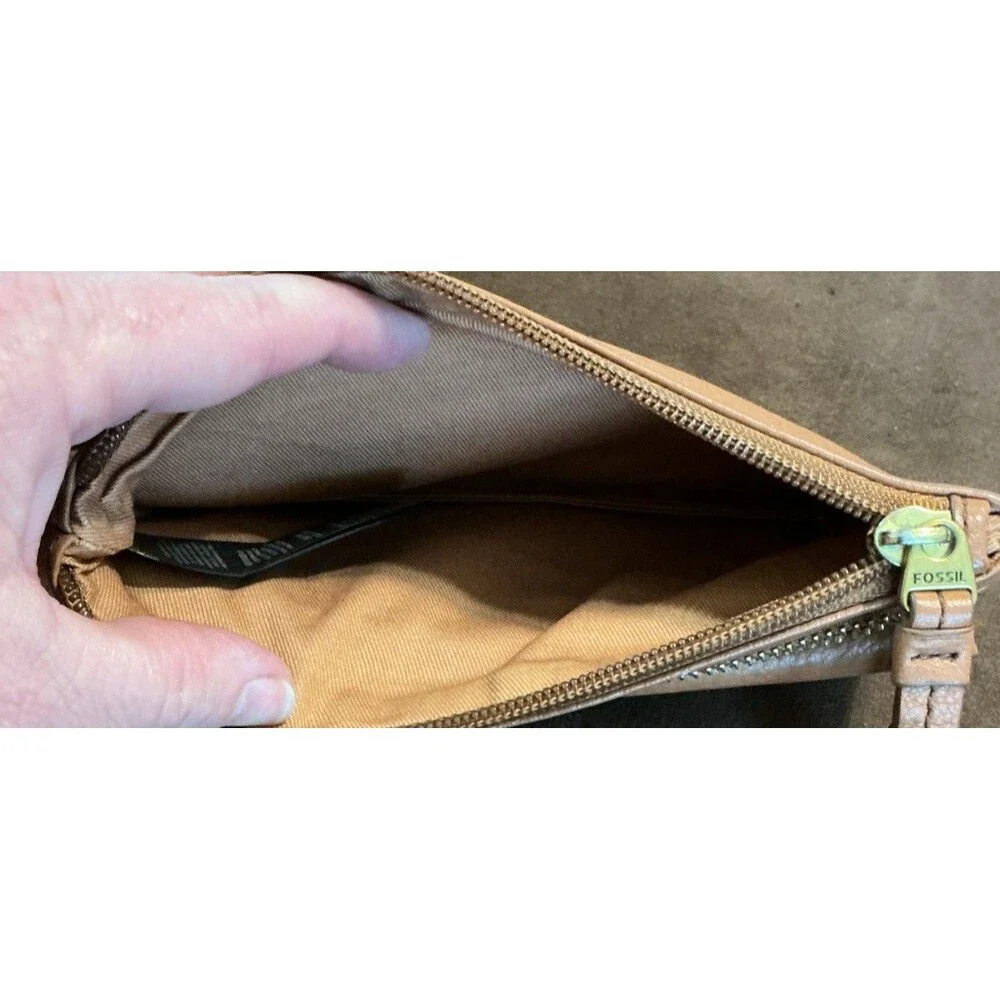 Fossil Karli Clutch Saddle Brown Women’s Wallet Leather Credit Card Slots Zipper
